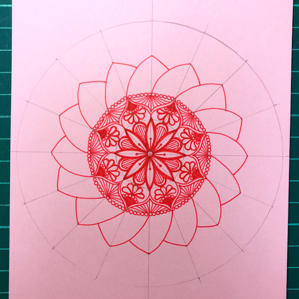 曼荼羅アートの描き方 家にあるものを利用して円を描く方法 ときめきアトリエ